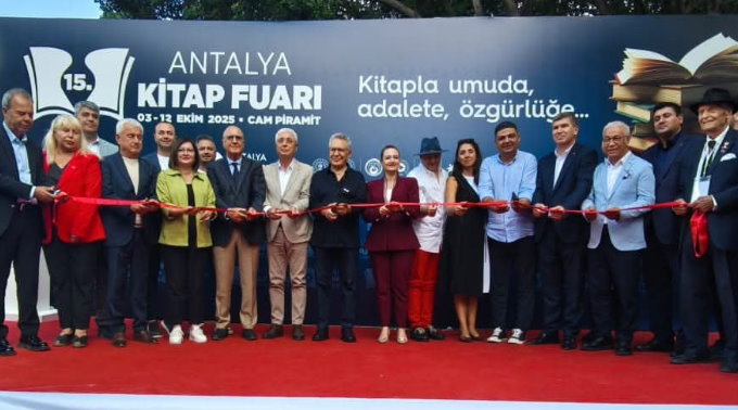 Başkan Ercengiz 15. Antalya Kitap Fuarı açılış törenine katıldı.