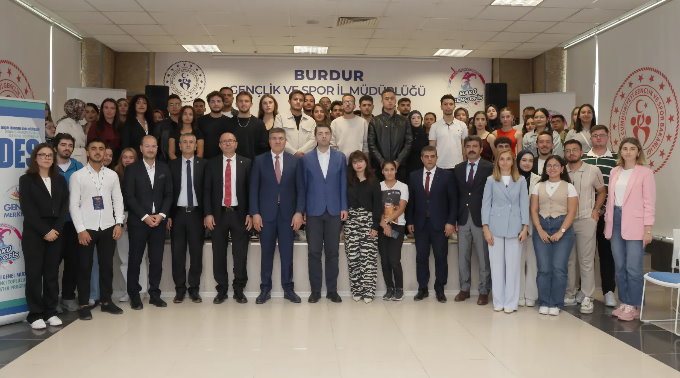 Gençlik Hizmetleri Genel Müdürü Dr. Enes Efendioğlu, MAKÜ’de öğrencilerle buluştu