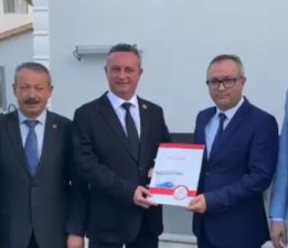 CHP’Lİ BAŞKAN BARIŞ AYTEN MAZBATASINI ALDI