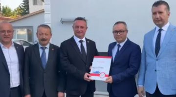 CHP’Lİ BAŞKAN BARIŞ AYTEN MAZBATASINI ALDI