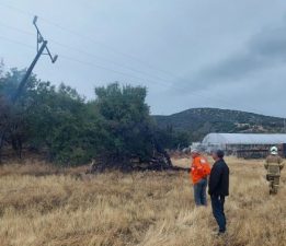Burdur’da henüz belirlenemeyen bir nedenle bir elektrik direğinde yangın çıktı.