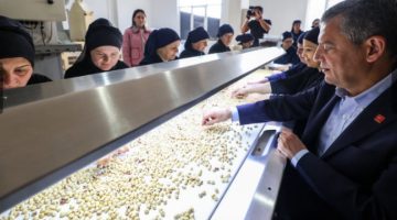 CHP Genel Başkanı Özgür Özel, Ordu’da Fındık Fabrikasını Ziyaret Etti