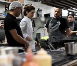 Muratpaşa’da 50 işletmeye Gold Town hijyen bilgilendirmesi yapıldı