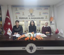 AK PARTİ BURDUR KADIN KOLLARI’NDAN 25 KASIM KADINA YÖNELİK ŞİDDETE KARŞI BASIN AÇIKLAMASI