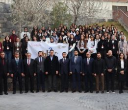 MAKÜ Ahlat’taydı: Geleceğin meslekleri ve kariyer yolculuğu konuşuldu