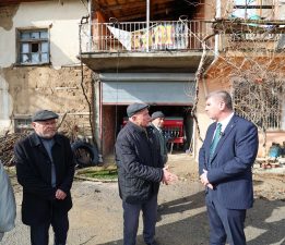 Başkan Erecengiz’den Evi yanan ailelere ziyaret