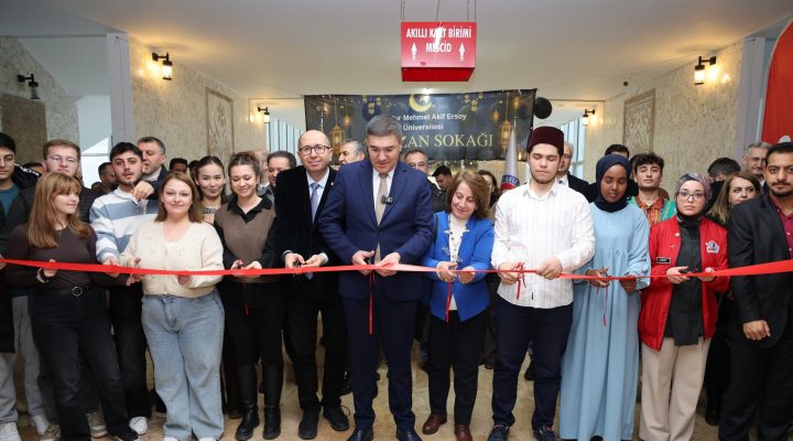 Rektör Dalgar, Ramazan Sokağı açılışında öğrencilerle buluştu