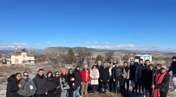 ÜNİVERSİTELİ GENÇLER SALDA GÖLÜ İÇİN BİR ARAYA GELDİ