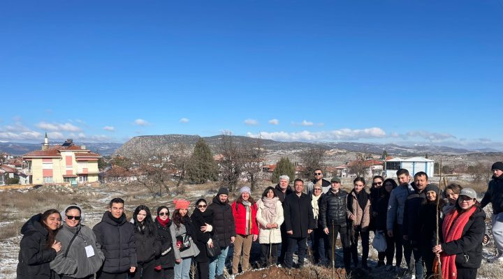 ÜNİVERSİTELİ GENÇLER SALDA GÖLÜ İÇİN BİR ARAYA GELDİ