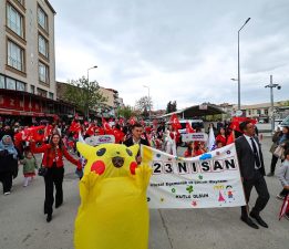 Burdur’da 23 Nisan Coşkusu Kortej Yürüyüşüyle Taçlandı