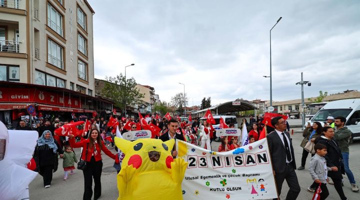 Burdur’da 23 Nisan Coşkusu Kortej Yürüyüşüyle Taçlandı