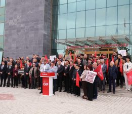 CHP BURDUR’DAN 23 NİSAN’DA BAKAN YUSUF TEKİN’E TEPKİ