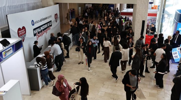 MAKÜ öğrencileri Antalya’da iş dünyasıyla buluştu