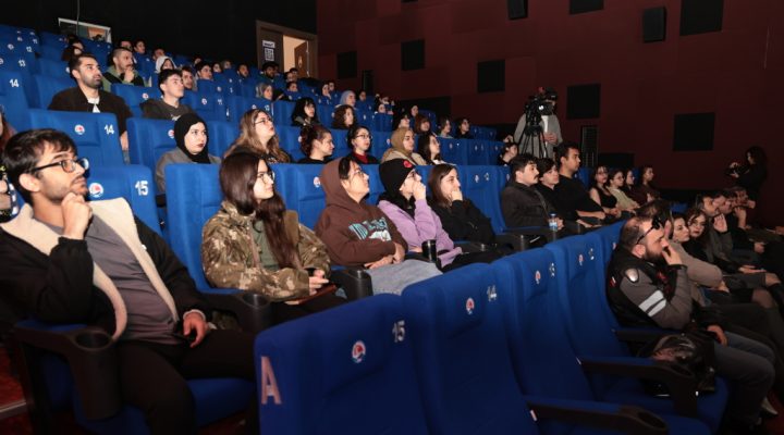 MAKÜ’de İllüstrasyon söyleşisi: Ertaç Altınöz öğrencilerle buluştu