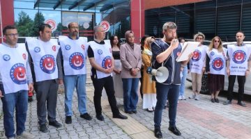 Türk Sağlık-Sen Burdur’dan Aile ve Sosyal Hizmetler İl Müdürlüğü binası önünde basın açıklaması