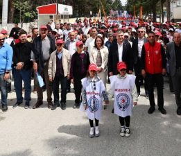 BURDUR’DA 1 MAYIS EMEK VE DAYANIŞMA GÜNÜ KUTLANDI