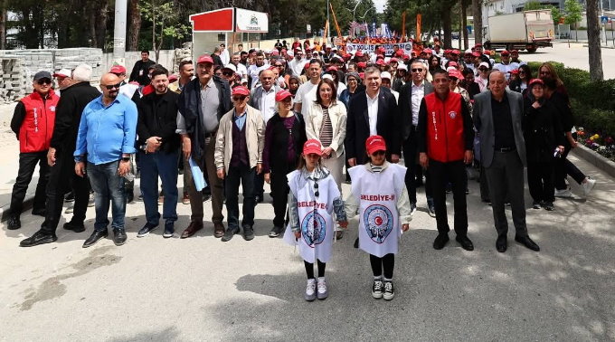 BURDUR’DA 1 MAYIS EMEK VE DAYANIŞMA GÜNÜ KUTLANDI