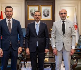 AK Parti Burdur Heyeti Adalet Bakan Yardımcısı Sedat Ayyıldız’ı Ziyaret Etti