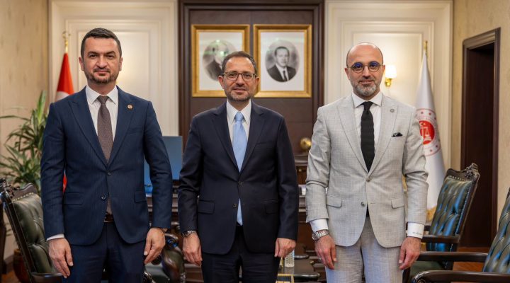 AK Parti Burdur Heyeti Adalet Bakan Yardımcısı Sedat Ayyıldız’ı Ziyaret Etti